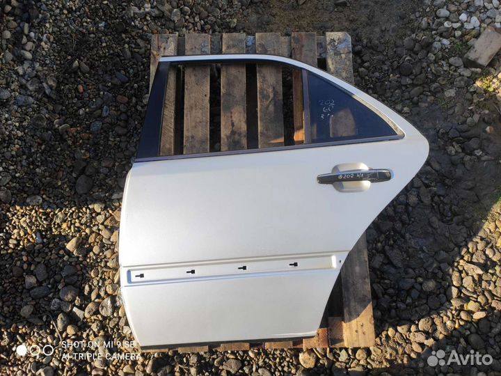 Дверь задняя левая Mercedes W202
