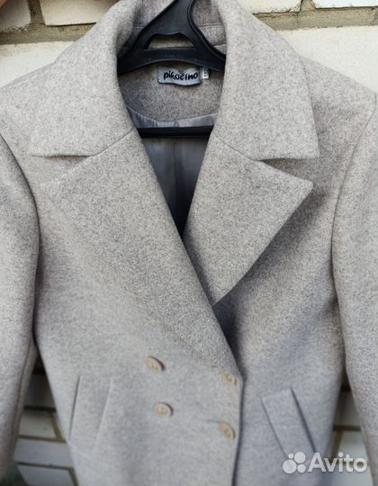 Продам пальто для девочки