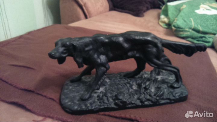 Статуэтки, изделия из фарфора, серебра, чугуна