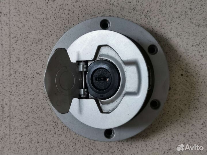 Крышка бака с ключом BMW r 1100 rt