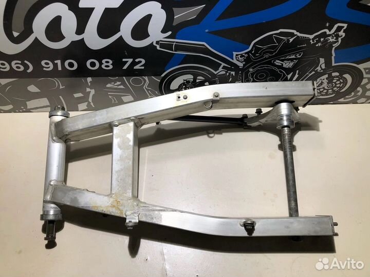 Маятник в сборе Yamaha FZ 400 Fazer 1997г