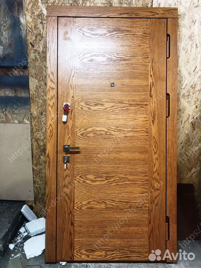 Входная железная дверь натуральный шпон