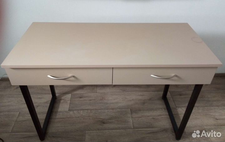 Письменный стол