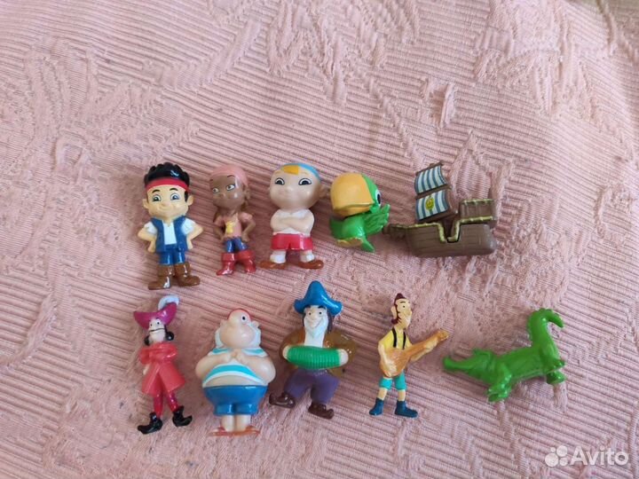 Игрушки из Киндер и чупа-чупс разные