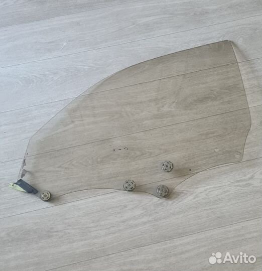 Продается переднее пассажирское стекло