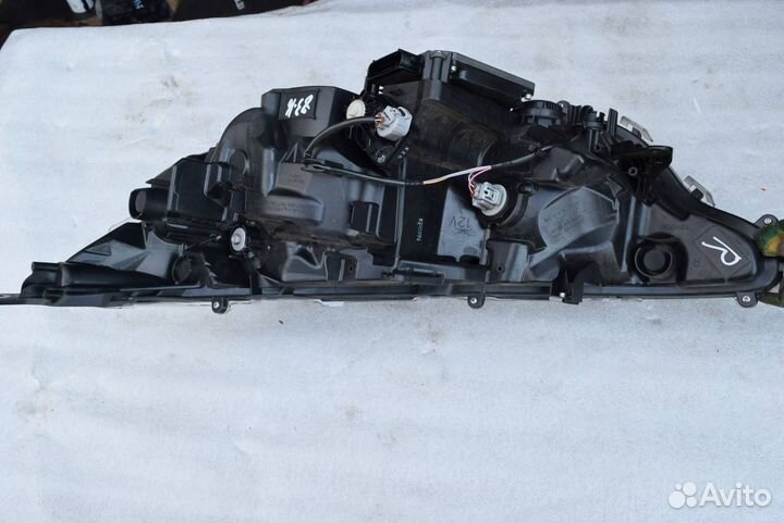 Фара правая Toyota RAV4 5 (XA50) 2020