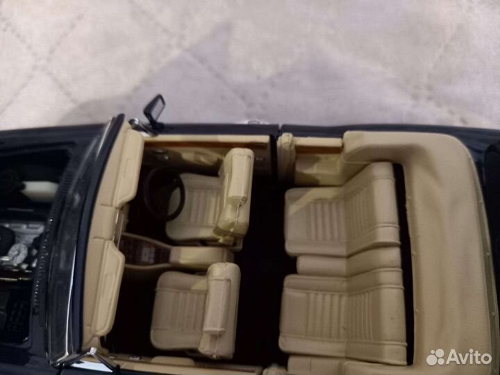 Моделька rolls royce 1993 г. 1/24