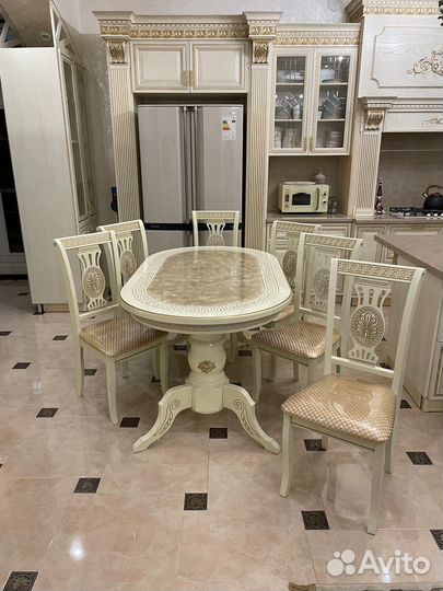 Стол со стульями