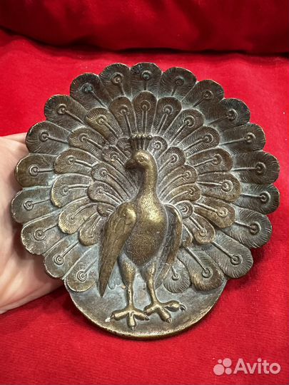 Старинная антикварная бронзовая пепельница павлин
