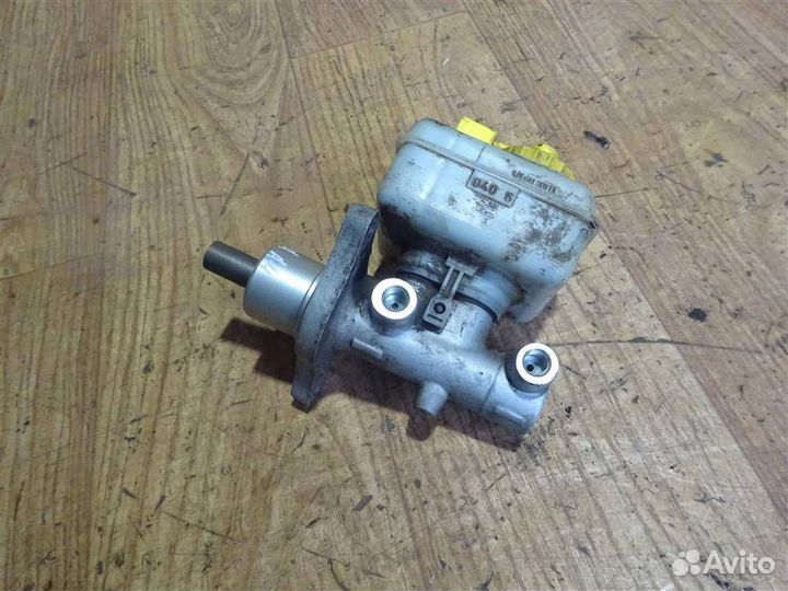 Цилиндр тормозной главный Skoda Octavia (A4 1U)