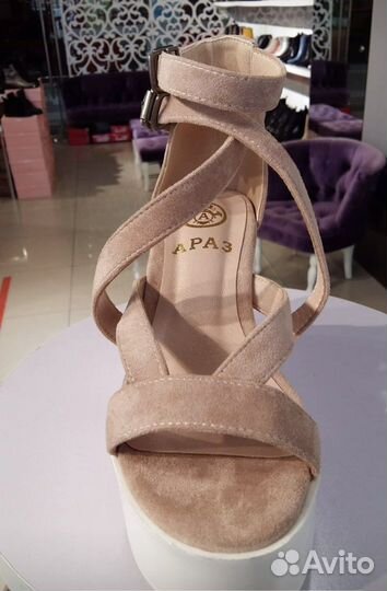 Новые босоножки на платформе