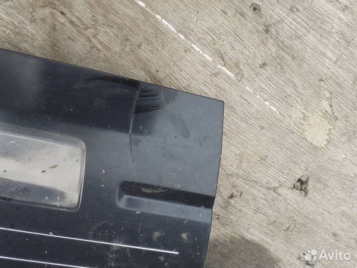 Накладка двери багажника Nissan Elgrand