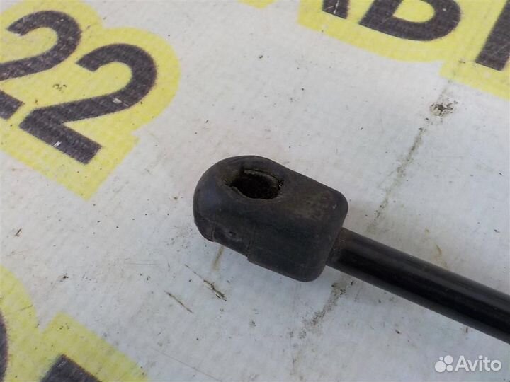 Амортизатор двери багажника Mitsubishi Outlander