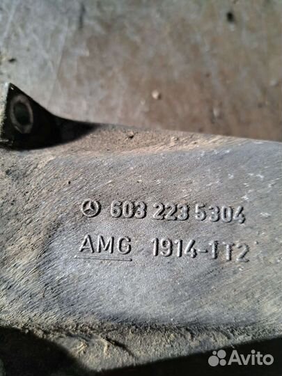 Кронштейн двигателя на Mercedes W140