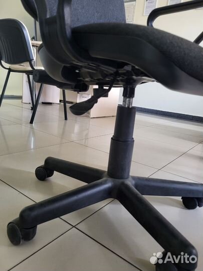 Офисное кресло