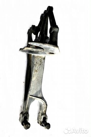 Кронштейн реактивной тяги, ведущего моста, правый