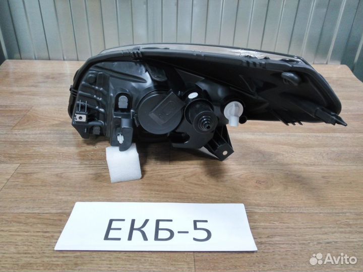 Фара правая Renault Sandero 1 2009-2014