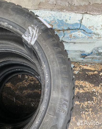 Goodyear Ultragrip Ice Arctic 215/55 R17