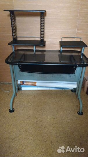 Компьютерный стол стеклянный