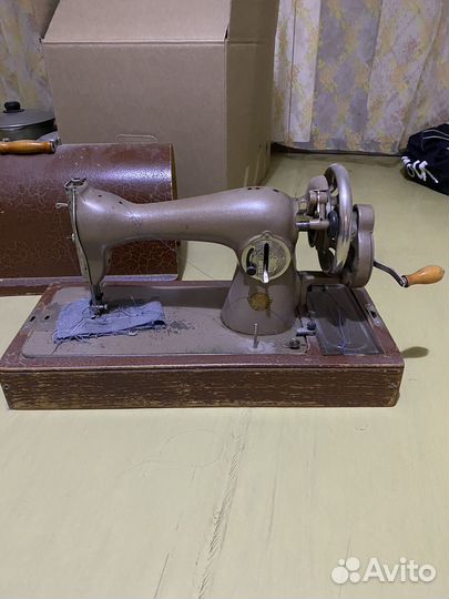 Швейная машинка (старинная)