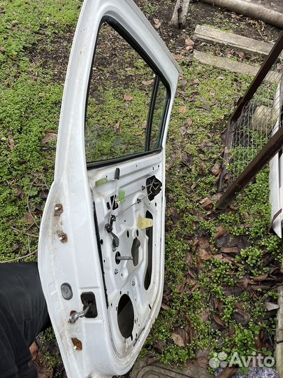 Задняя правая дверь Renault Sandero степвей