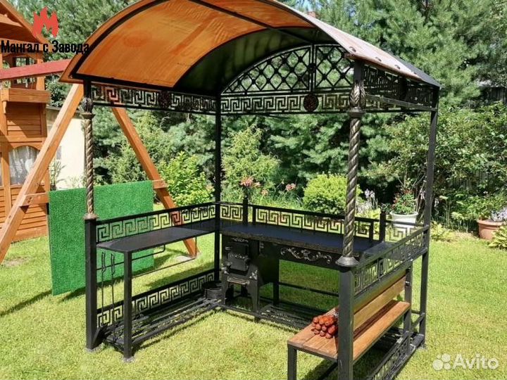 Мангал с крышей