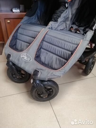 Коляска для двойни