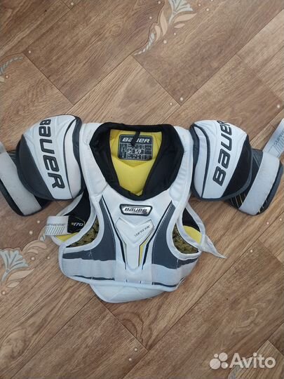 Часть комплекта хоккейной экипировки на 8-11 лет