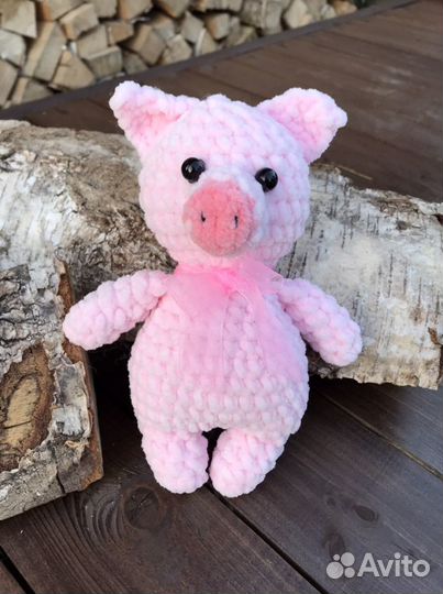 Вязаная игрушка Свинка