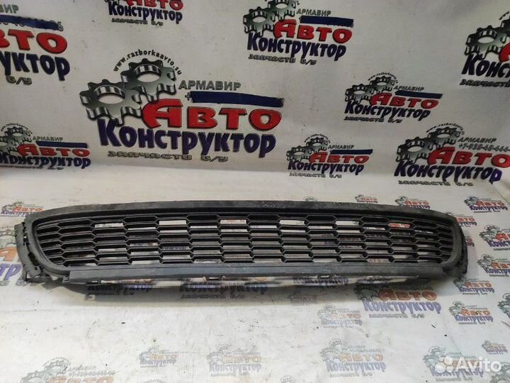 Решетка в бампер передняя Volkswagen Polo хетчбэк