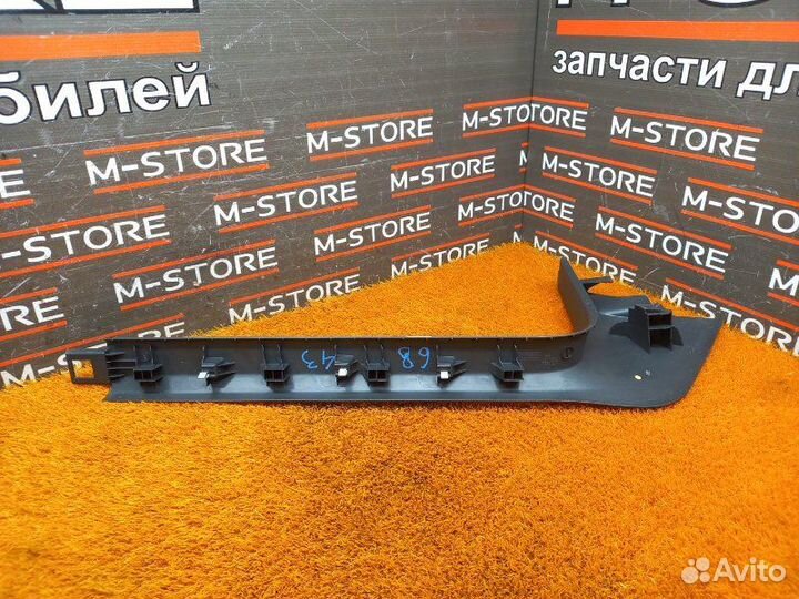 Накладка на порог салона передняя правая