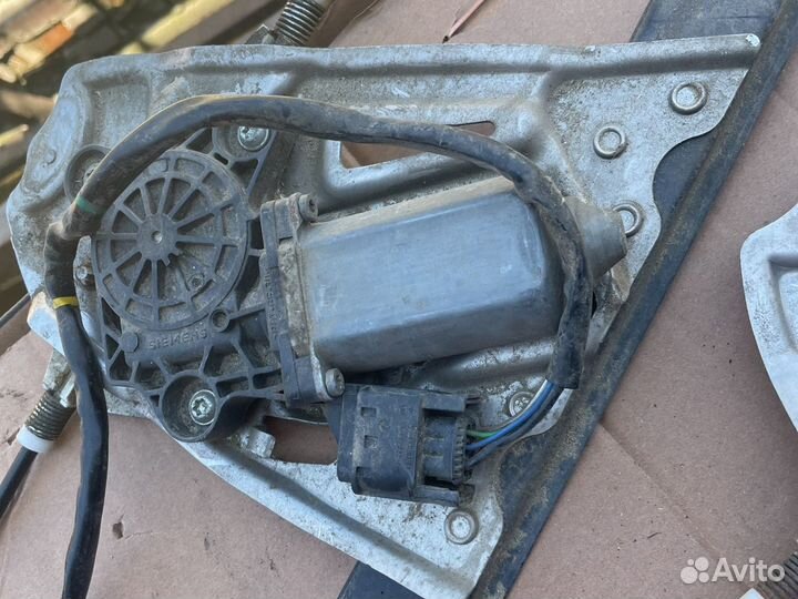 Задний стеклоподъемник w220