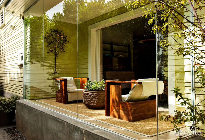 Безрамное остекление офисов