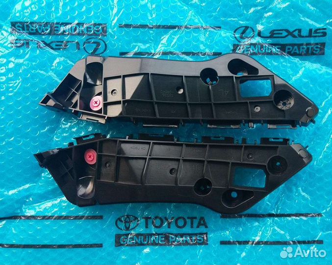 Кронштейны бампера Рав 4 (4) передние NEW