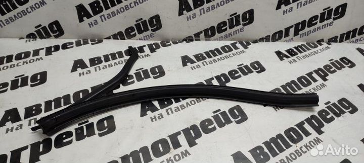 Уплотнение двери заднее правое Volkswagen Touareg