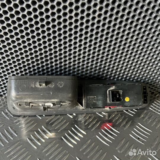 Блок управления стеклоподъемниками Volkswagen Toua