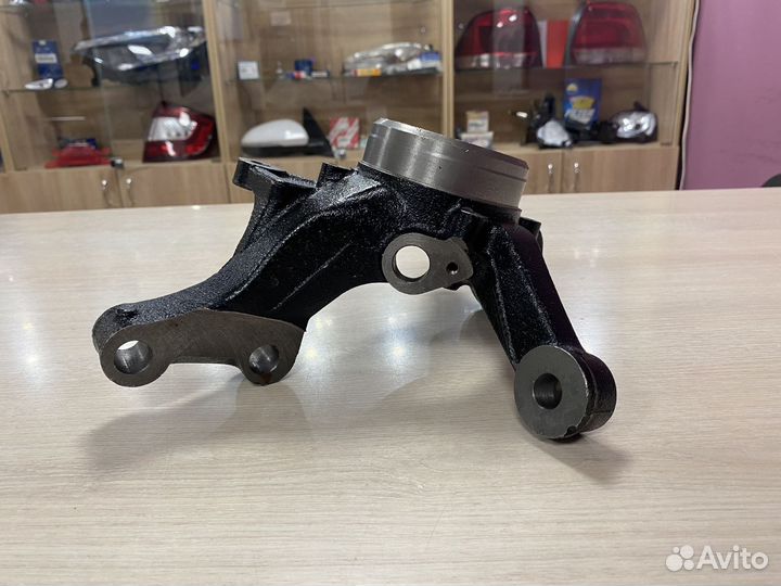 Правый поворотный кулак на Камри V40-50-55