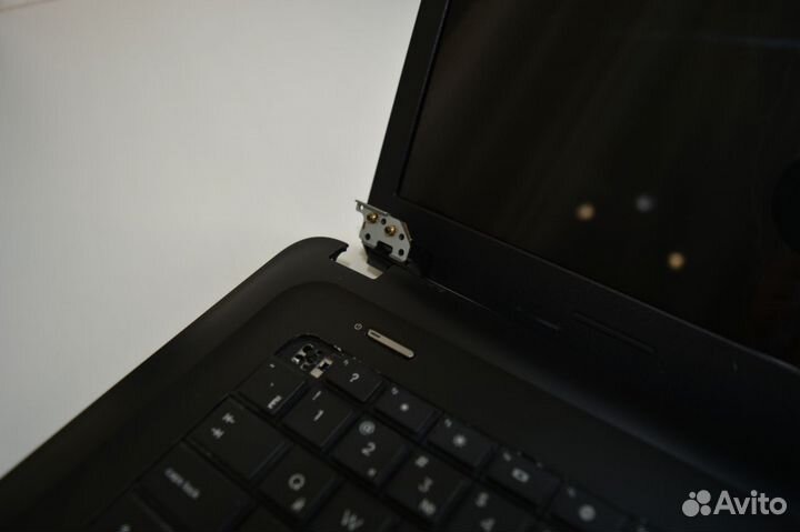 Ноутбук HP2000