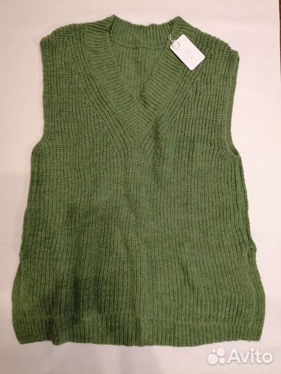 Вязаный жилет с V-образным вырезом