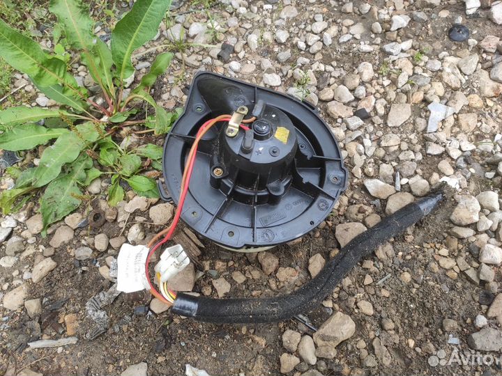 Моторчик отопителя Seat Toledo лифтбек 2.0 1998