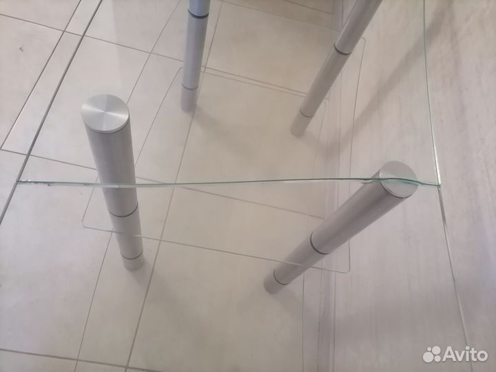 Стеклянная тумба под тв