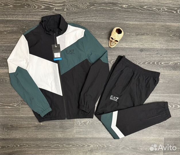 Спортивный костюм EA7