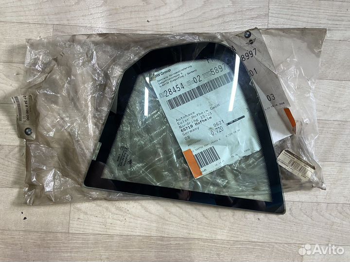 Форточка задняя правая BMW 3 E46