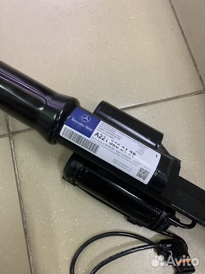 Амортизатор передний левый Mercedes W221 S 4Matic