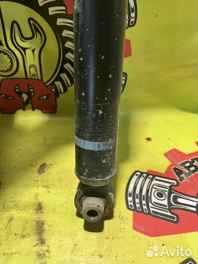 Амортизатор задний Toyota Corolla 150 оригинал