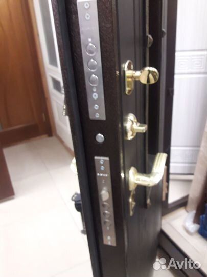 Дверь входная металлические с ковкой и стеклом