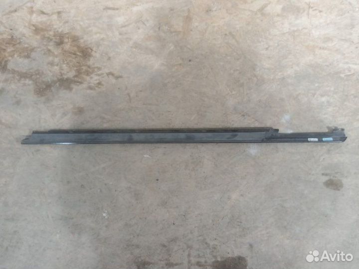 Молдинг стекла передний левый Porsche Panamera