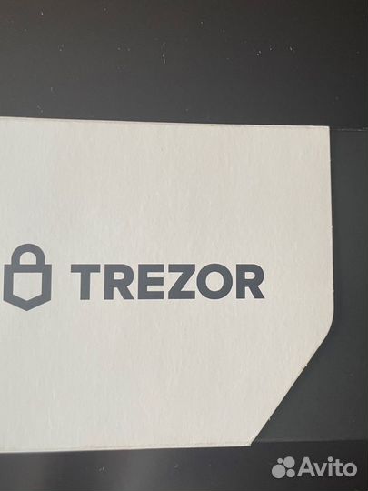 Крипто кошелек Trezor T