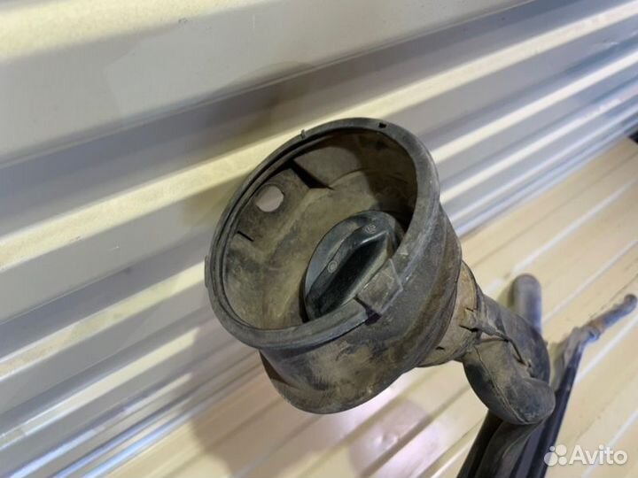 Горловина топливного бака Toyota Corolla E120 4ZZ