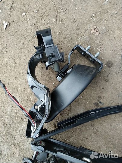 Петли Audi A6 C6 2009 год универсал